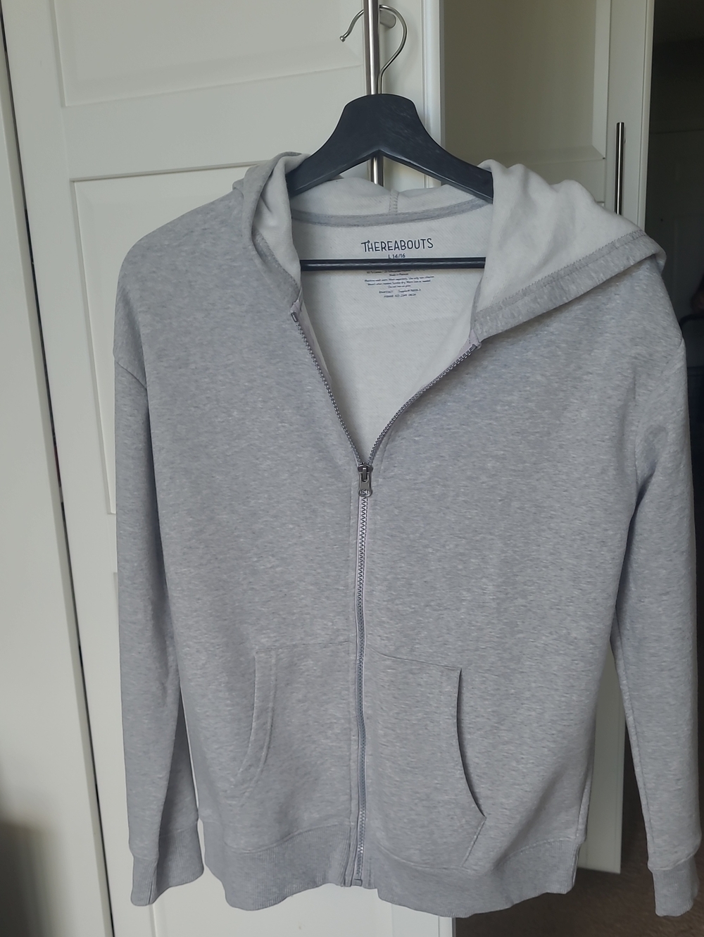 Boys Heather Theareabouts 2 pocket hoodie.
